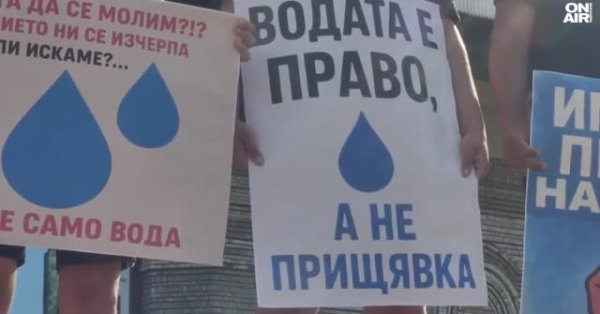 Почти 40 градусов и без воды: жители Самораново вышли в знак протеста