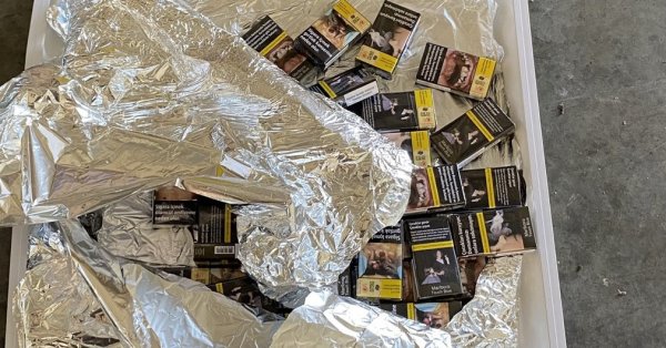 Таможенные офицеры нашли контрабанды сигарет на светодиодных панелях капитана Андрево