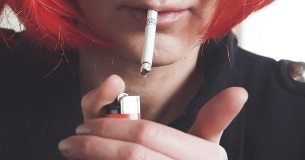 Франция запретила сигареты на пляжах, парки и остановки