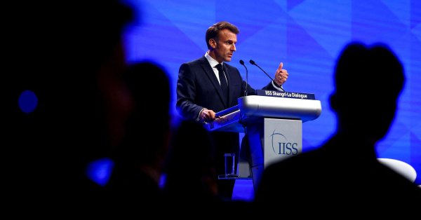 Почему Франция тратит свой военный бюджет на авианосца?