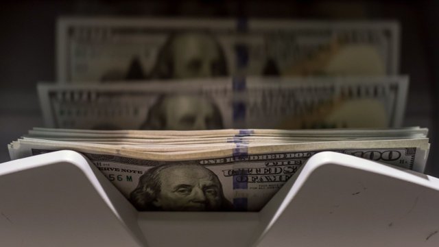 Что делать с долларом США?