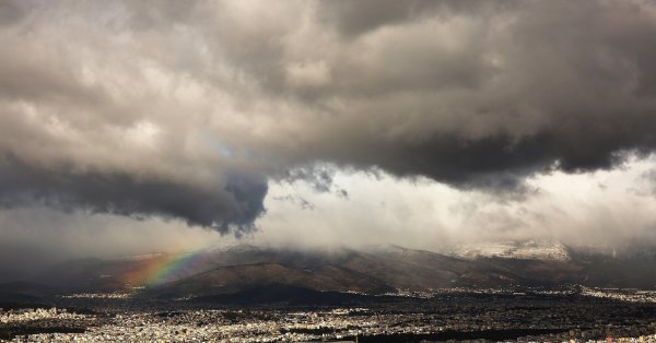 Резкое изменение времени в Греции: в некоторых местах идет дождь, сильные дождь и град