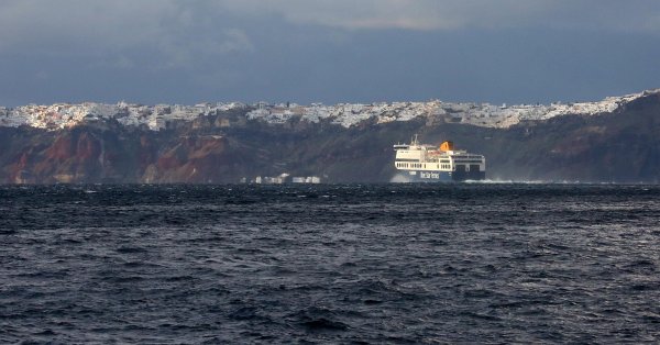 Ударные блоки паромы из Греции в Италию в течение двух дней