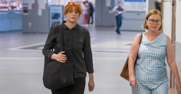 Алена, дочь Вергова, появилась в суде по делу против фотографий Дианы Димитровы