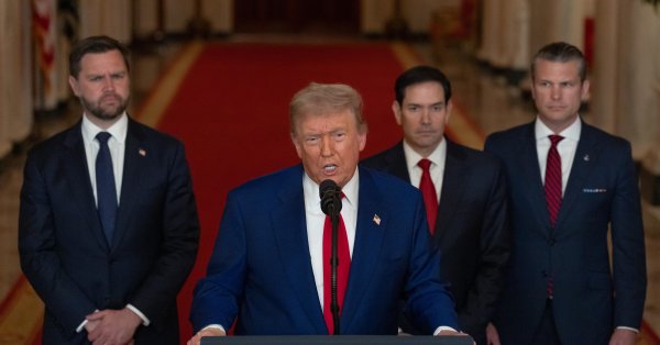Соединенные Штаты поразили три ядерных бункеры Ирана. Трамп: Форд ушел!