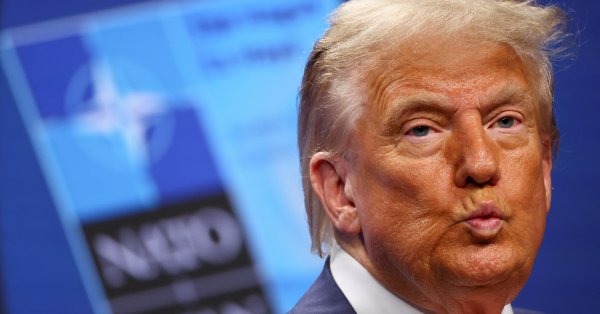 Белый дом празднует возвращение папы с помощью видео видео