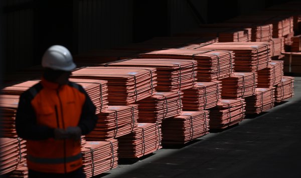 Истощение резервов вызывает историческую оценку меди в Лондоне