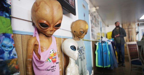 Инопланетяне в зоне 51 были художественной литературой Пентагона, с заговором скрывать секретные военные проекты