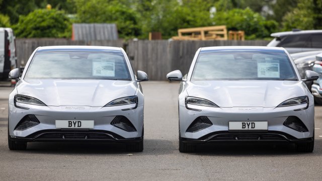 BYD пытается опередить Tesla-запуска своей самой дешевой модели в Великобритании