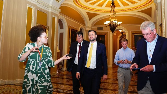 Большой красивый законопроект Трампа на налоги преодолел первое препятствие в Сенате