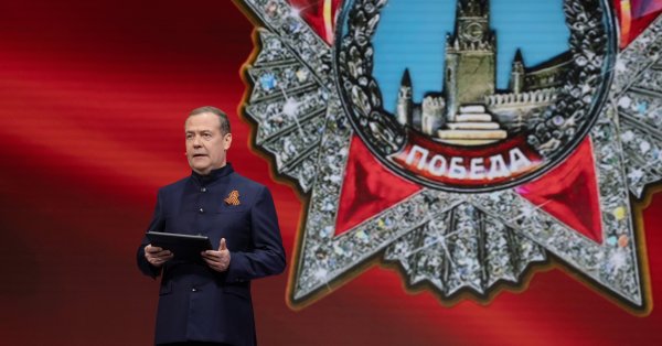 Медведев: На переговорах в Стамбуле Россия стремится к полной победе, а не компромисс