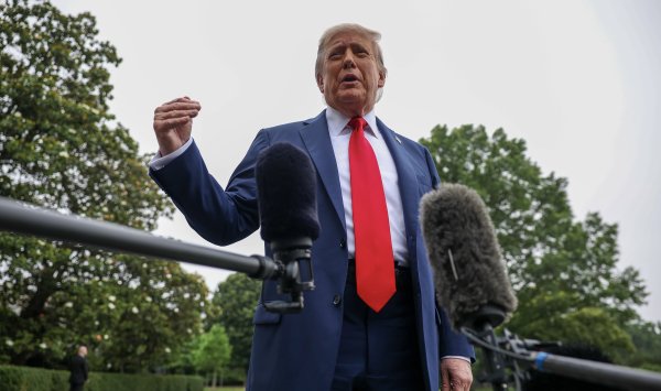 Трамп возвращается на собрание G7 из -за напряженности на Ближнем Востоке