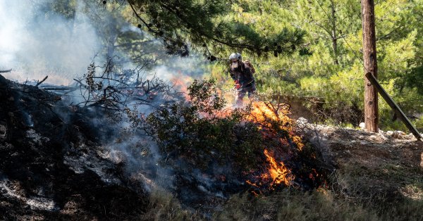 Третий день греческого острова Hios Burns на пять фронтов