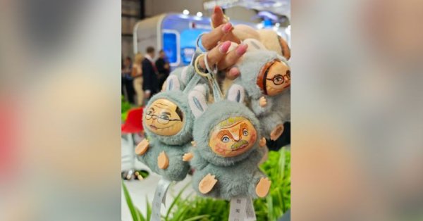 В Санкт -Петербурге: куклы Labu, цитаты Путина, первый внедорожник Avtovaz (фотографии)