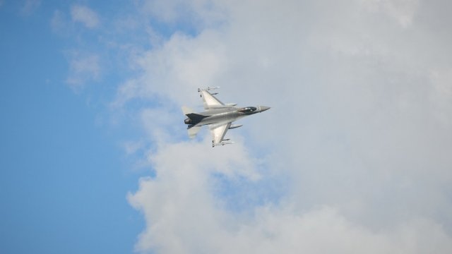 Украина потеряла F-16 в российской атаке с рекордным количеством беспилотников и ракет этой ночью