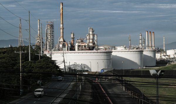 Нефть удерживает убытки, перепрыгивающие Bear Bets, прежде чем решение OPEC+