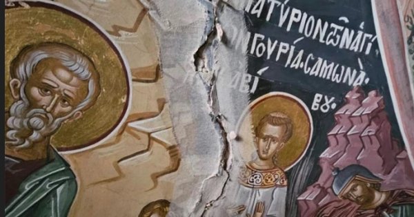 Землетрясение в Греции взломало стены трех монастырей в горе Афос