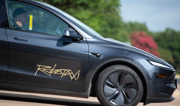 Друг для друга, запуск роботаксов был бы большим успехом - не для Tesla