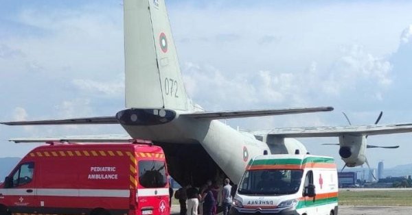 Экипаж ВВС транспортирует ребенка обратно в Софию после лечения в Бельгии