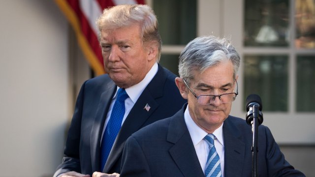 Трамп заставляет Пауэлла из ФРС, чтобы снизить процентные ставки на целый процентный пункт