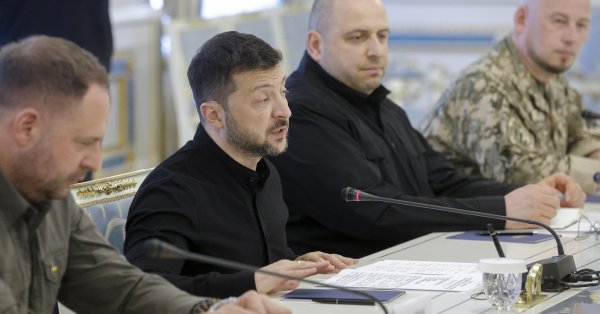 Зеленски: Украина останавливает наступление российских войск в регионе Сумска