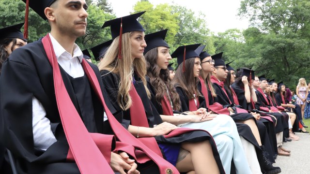 Правительство сможет закрыть частные университеты