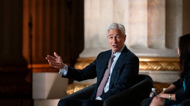 Джейми Дейман, JPMorgan: Соединенные Штаты должны накопить ракеты, без биткойнов