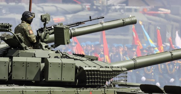 Военная экономика Путина процветала, остальные - скрипки