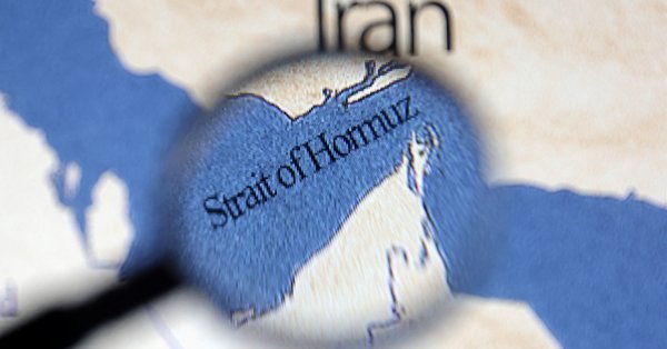 Почему пролив столь важен для нефти?