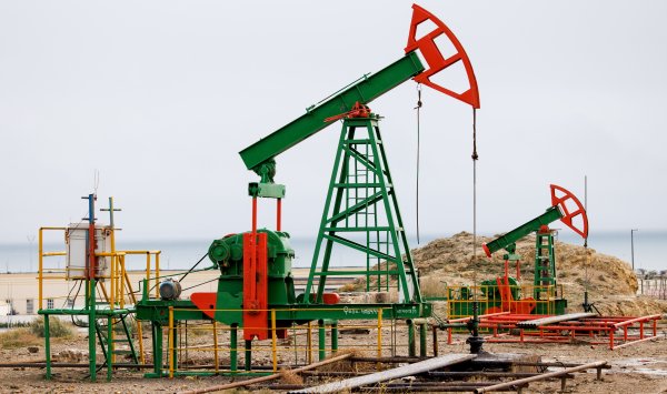 Нефтяная жизнь займалась, в то время как OPEC+ питает угрозу избытка