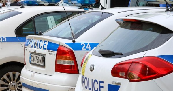 Неизвестные победили три в Пернике, полиция проясняет причины