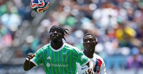 Один -OC Footballeser играет в World Club