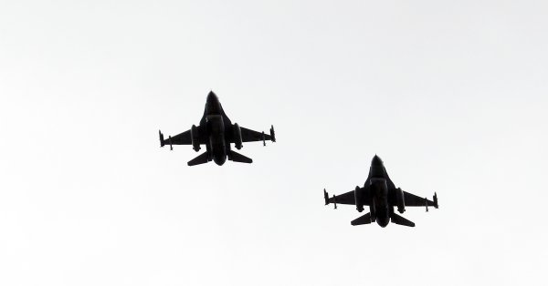 Последние голландские бойцы F-16 Fighting Falcon Falcon в Украину