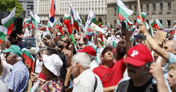 Сторонники «Возрождения» снова защищают болгарский лев протестов по всей стране