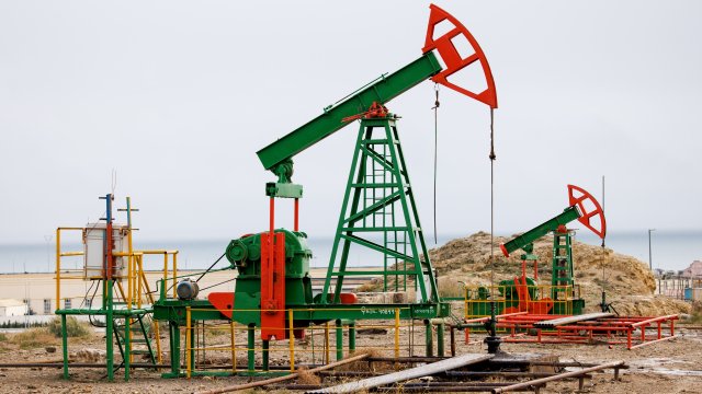 Производство сырой нефти в Соединенных Штатах впервые снизится в следующем году в 2021 году.