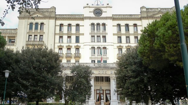 Оживить любимый отель кинозвезд в Венеции после сделки за его долг