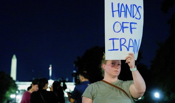 У США есть две дороги в Иране. Духовенство в Тегеране решит оба