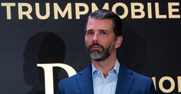 Сыновья Трампа объявляют о беспроводной службе под названием Trump Mobile