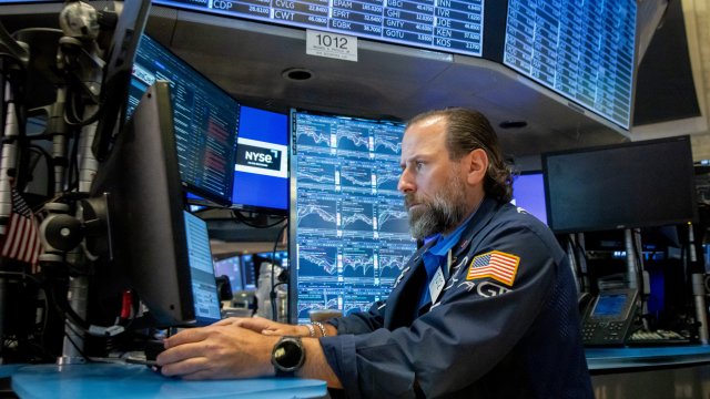 Индексы Уолл -стрит зафиксировали рост, несмотря на пересмотр экономики США