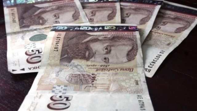 Процентные ставки по новым депозитам домохозяйства упали в мае