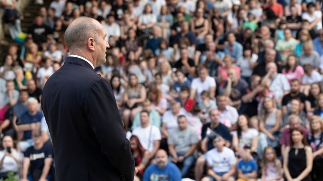 Румен Радев: Мы привыкли к тому, что кто -либо может решить свои международные проблемы с бомбами