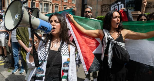 Столкновение пропалистских и израильских протестующих в Лондоне