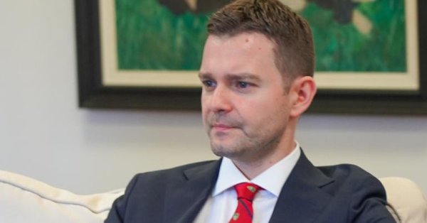 После того, как Микоски следует за Тимчо Муцунски: Идентичность не является вопросом переговоров