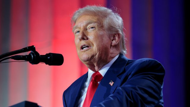 Трамп посетит Федеральную резервную резерву, усиливая давление на Пауэлла