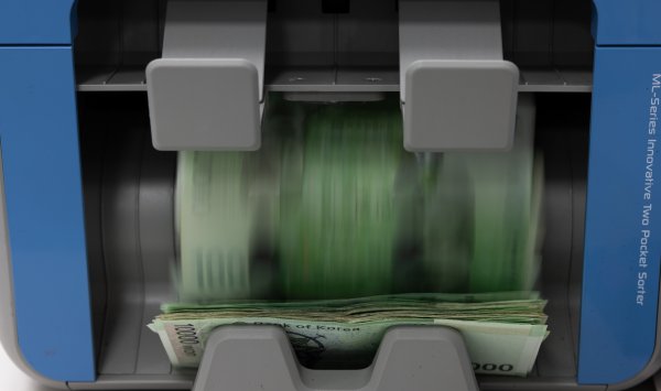Стратеги ожидают более дешевые азиатские валюты из -за обязанностей