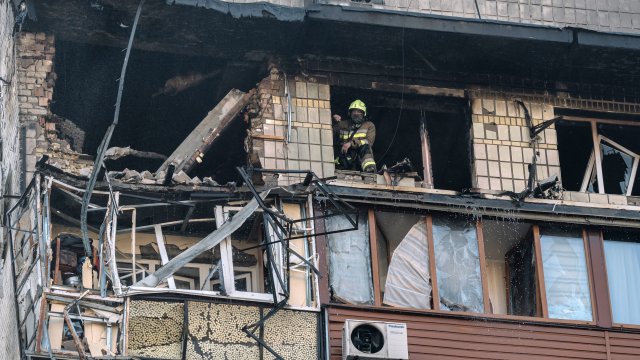Россия нападает на Украину сотнями дронов и десятков ракет
