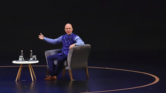 Джефф Безос продал акции Amazon за 737 миллионов долларов