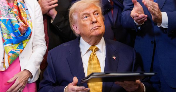 Бывший агент ФБР: остановил мое расследование, связан ли Трамп с Россией