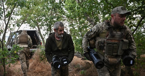 Кадетный выстрел двух украинских инструкторов в учебном центре