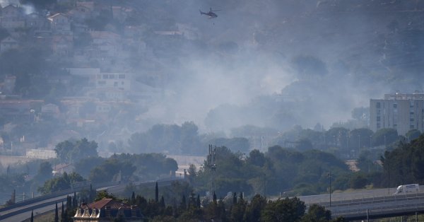 Лесной пожар закрыл аэропорт в Марселе, отменили рейсы